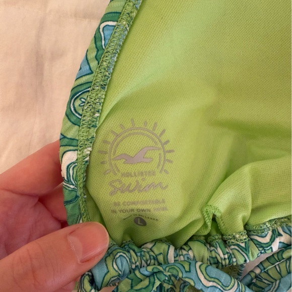 Hollister Green Floral Bikini Set (Large Top & Small Bottom) - Picture 3 of 4